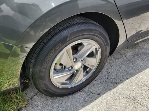 Certified 2024 Hyundai Elantra SE FWD image 5