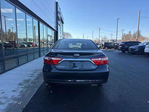 Used 2017 Toyota Camry LE image 4