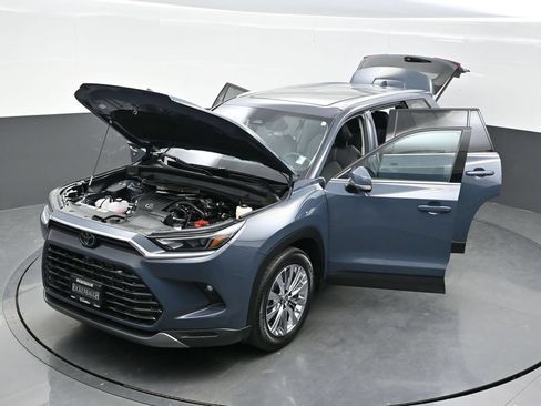 Used 2025 Toyota Grand Highlander AWD image 40