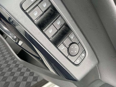 Used 2025 Nissan Pathfinder SV AWD/4WD image 19