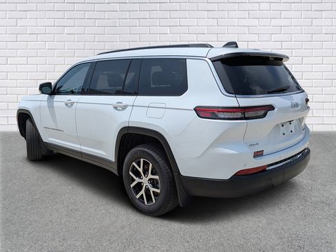 Used 2025 Jeep Grand Cherokee L Limited w/ Luxury Tech Group II AWD/4WD image 3