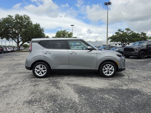 Used 2024 Kia Soul LX w/ Option Group 015 FWD image 3
