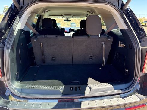 Used 2024 Ford Explorer XLT AWD/4WD image 25