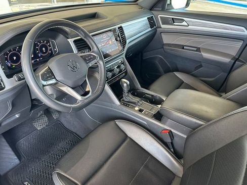 Used 2022 Volkswagen Atlas Cross Sport SE w/ Panoramic Sunroof Package FWD image 13