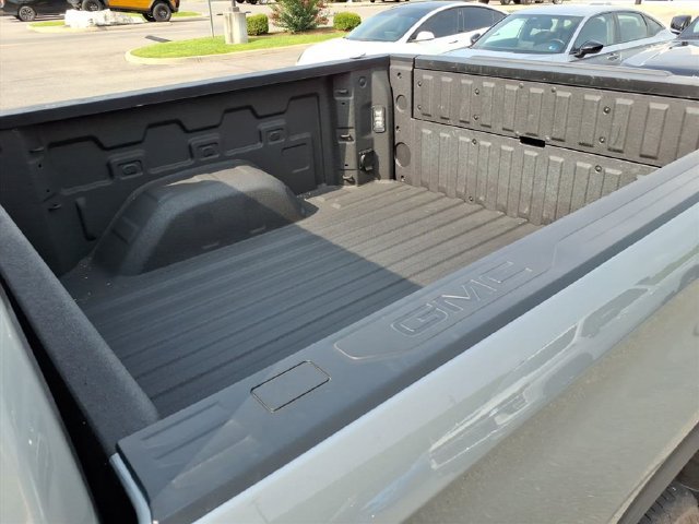 Used 2025 GMC Sierra 1500 AT4 w/ AT4 Premium Package AWD/4WD image 15