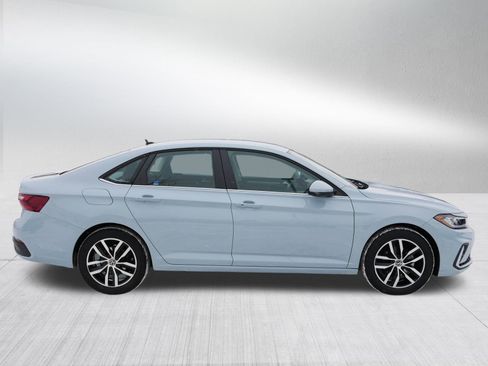 Certified 2025 Volkswagen Jetta SE image 8