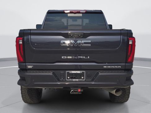 Used 2024 GMC Sierra 2500 Denali Ultimate AWD/4WD image 4