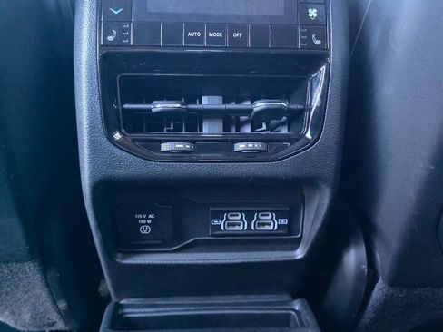 Used 2023 Jeep Grand Cherokee L Limited w/ Luxury Tech Group II AWD/4WD image 23