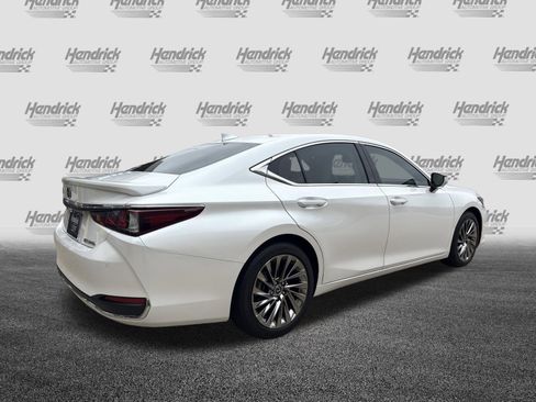 Used 2024 Lexus ES 300h w/ Accessory Package (Z2) FWD image 10