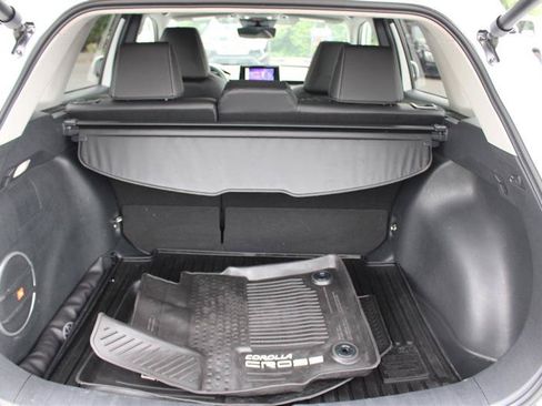 Used 2024 Toyota Corolla Cross XLE w/ Convenience Package FWD image 18