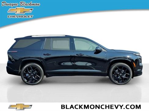 Used 2025 Chevrolet Traverse RS w/ LPO, Floor Liner Package AWD/4WD image 2