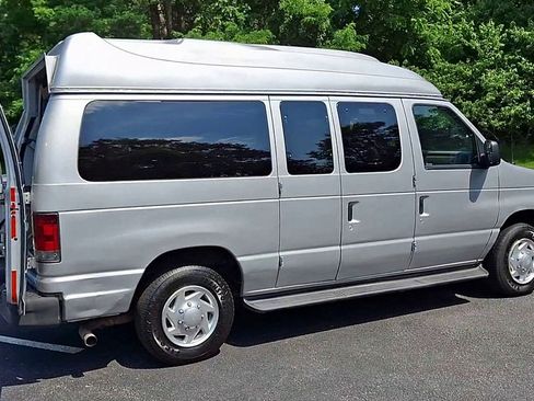 Used 2011 Ford E-350 and Econoline 350 XL w/ PWR Windows & Locks Group RWD image 11