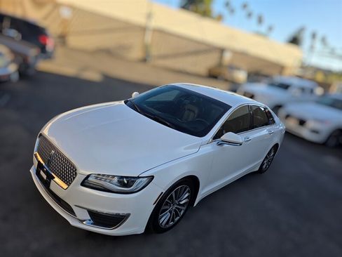 Used 2020 Lincoln MKZ FWD image 9