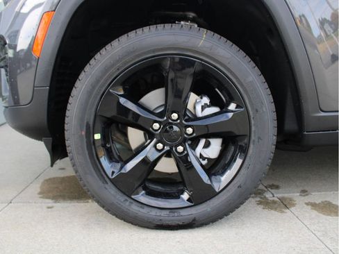 New 2025 Jeep Grand Cherokee Limited w/ Black Appearance Package image 33