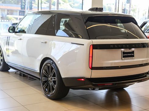 New 2026 Land Rover Range Rover Long Wheelbase Autobiography image 8