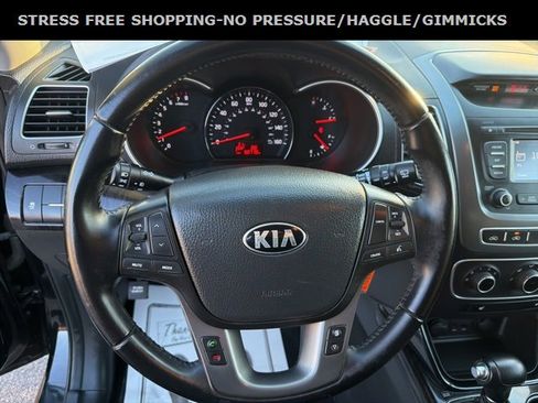 Used 2015 Kia Sorento LX image 17
