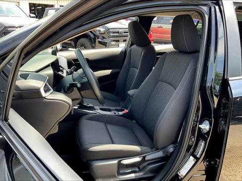 Used 2023 Toyota Corolla LE image 7