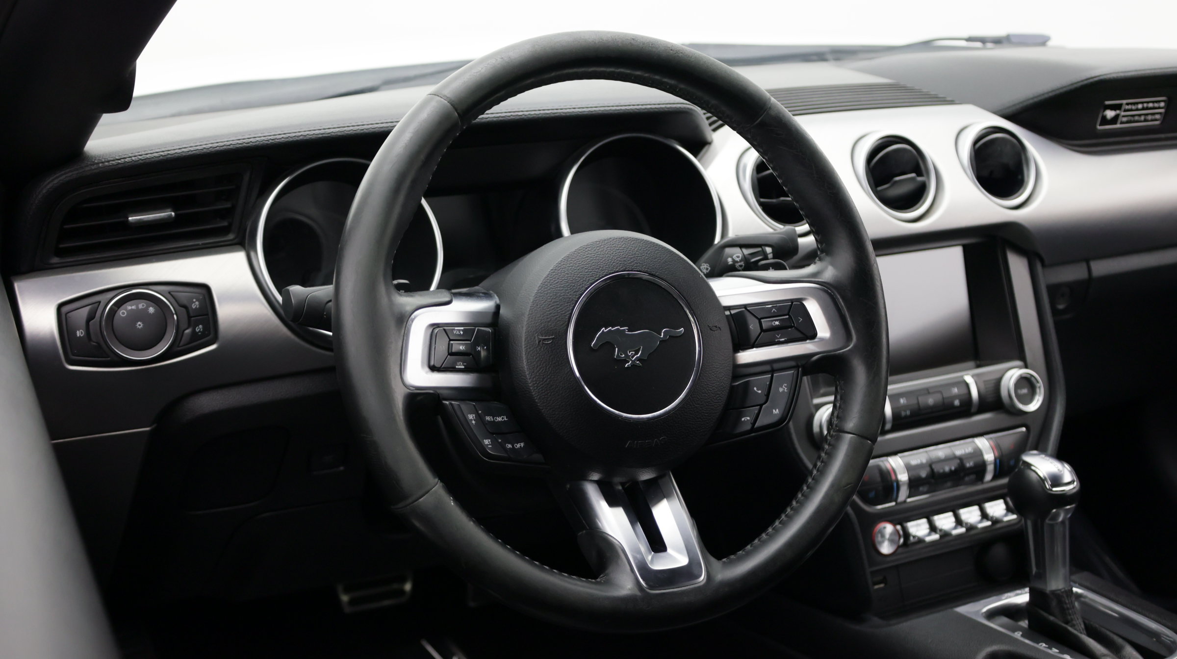 Used 2020 Ford Mustang Premium RWD image 7