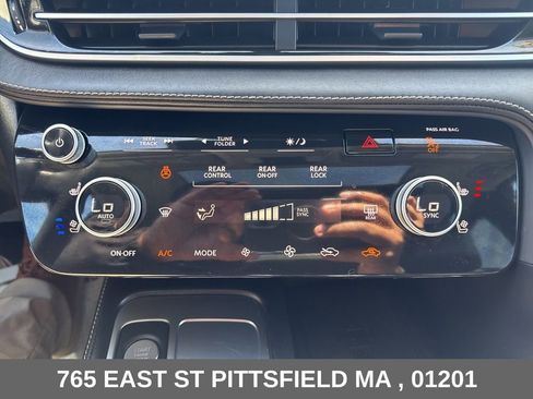 Used 2023 INFINITI QX60 Luxe w/ Cargo Package AWD/4WD image 12