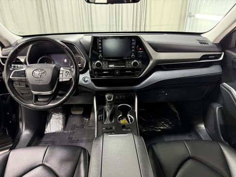 Used 2022 Toyota Highlander XLE image 14
