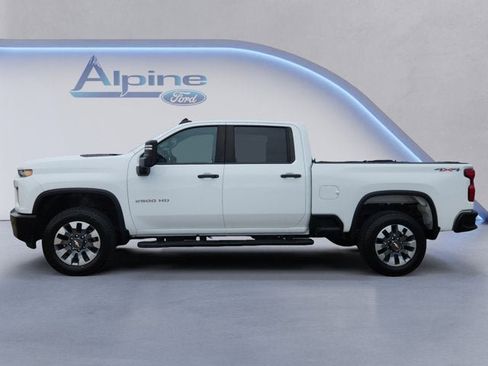 Used 2022 Chevrolet Silverado 2500 Custom w/ Custom Value Package AWD/4WD image 2