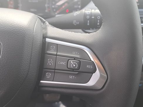 Certified 2025 Jeep Compass Limited image 63