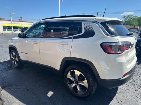 Used 2018 Jeep Compass Latitude w/ Popular Equipment Group AWD/4WD image 3