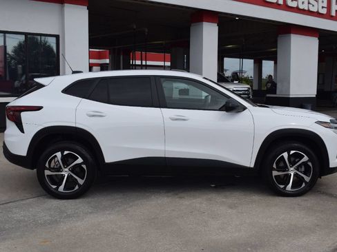 Used 2024 Chevrolet Trax RS w/ Driver Confidence Package FWD image 3