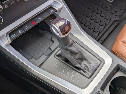 Used 2024 Audi Q3 2.0T Premium Plus image 17