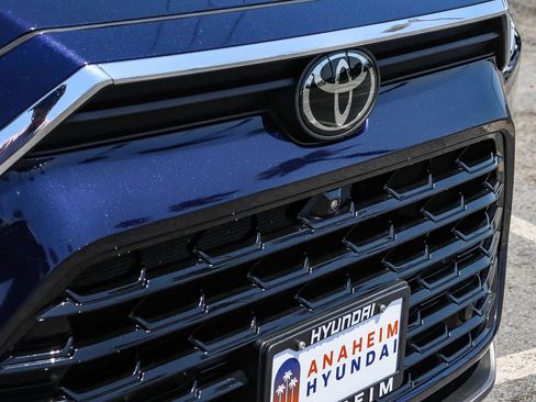 Used 2024 Toyota Grand Highlander AWD image 5
