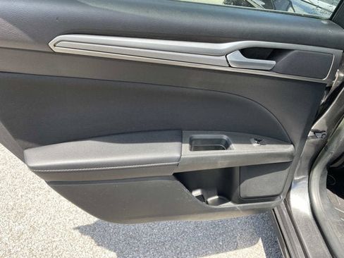Used 2019 Ford Fusion SE FWD image 13