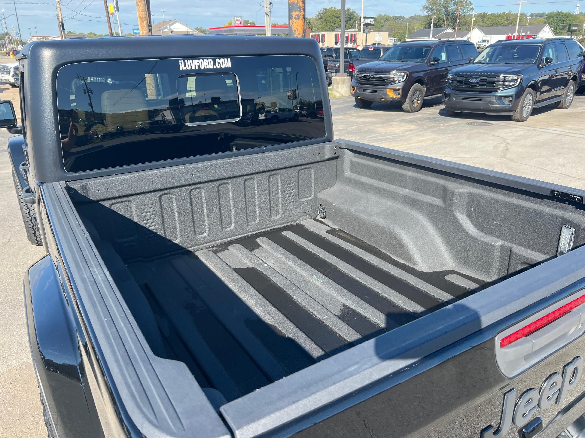 Used 2022 Jeep Gladiator Sport AWD/4WD image 26