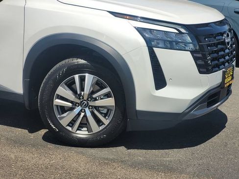New 2026 Nissan Pathfinder SL AWD/4WD image 3