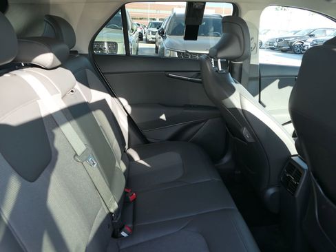 Used 2023 Kia Niro EX image 24