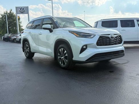 Used 2026 Toyota Highlander XLE AWD/4WD image 3