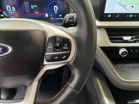 Used 2025 Ford Explorer Active image 34