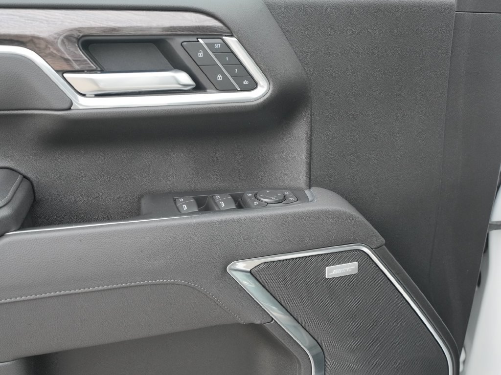 Used 2025 Chevrolet Silverado 1500 LTZ AWD/4WD image 29