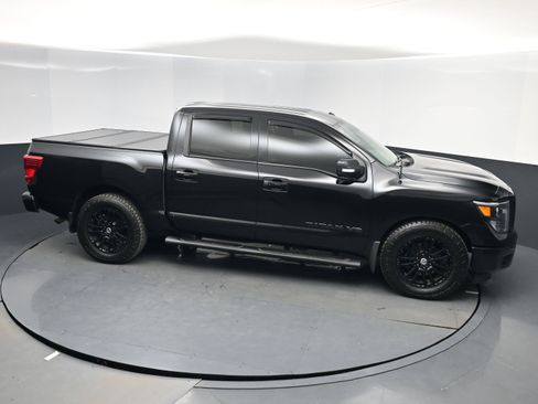 Used 2018 Nissan Titan SV w/ SV Convenience Package image 15