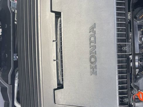 Used 2025 Honda Pilot Sport image 30