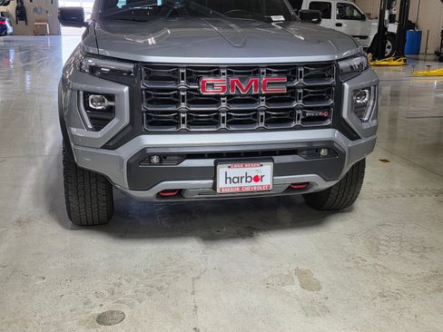Used 2025 GMC Canyon AT4 AWD/4WD image 9