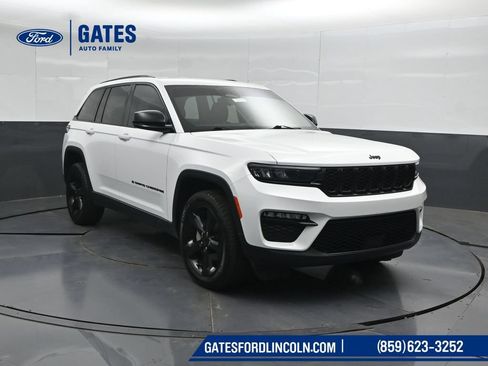 Used 2023 Jeep Grand Cherokee Limited w/ Black Appearance Package AWD/4WD image 4