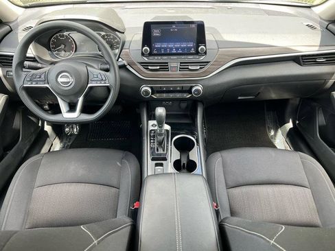Used 2024 Nissan Altima 2.5 SV image 19