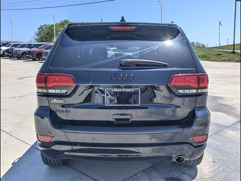 Used 2019 Jeep Grand Cherokee Altitude AWD/4WD image 10