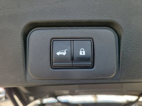 Used 2024 Nissan Rogue SV FWD image 9