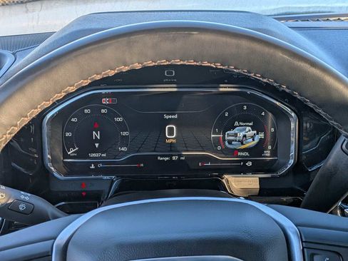 Used 2025 GMC Sierra 3500 SLT image 33