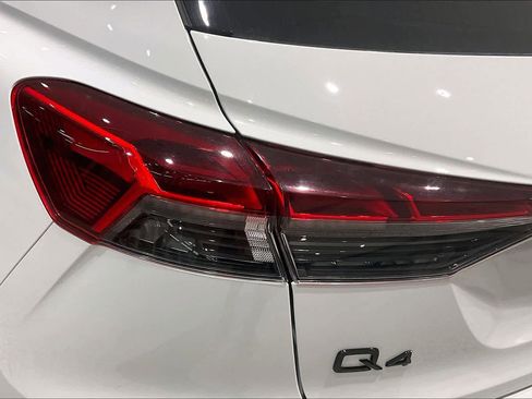 Used 2024 Audi Q4 e-tron Premium Plus image 27