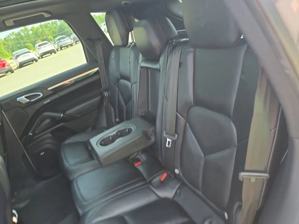 Used 2017 Porsche Cayenne AWD/4WD image 44