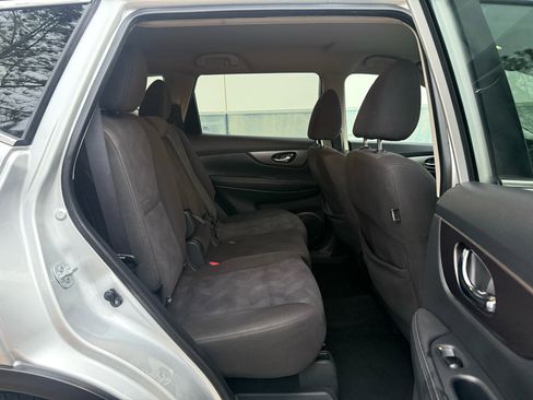 Used 2016 Nissan Rogue SV image 23