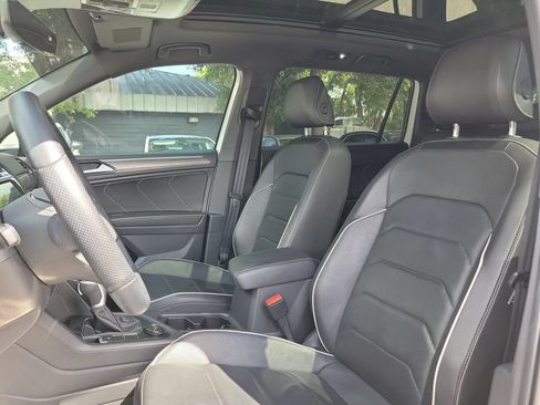 Used 2022 Volkswagen Tiguan SEL R-Line AWD/4WD image 19