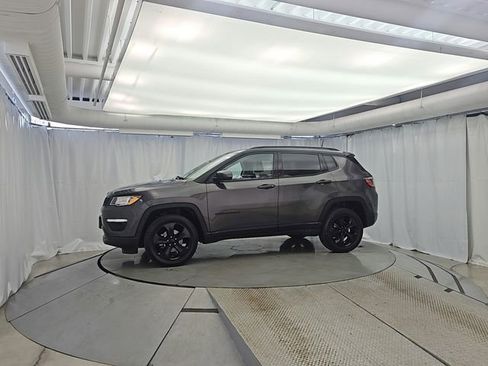 Used 2018 Jeep Compass Latitude AWD/4WD image 3